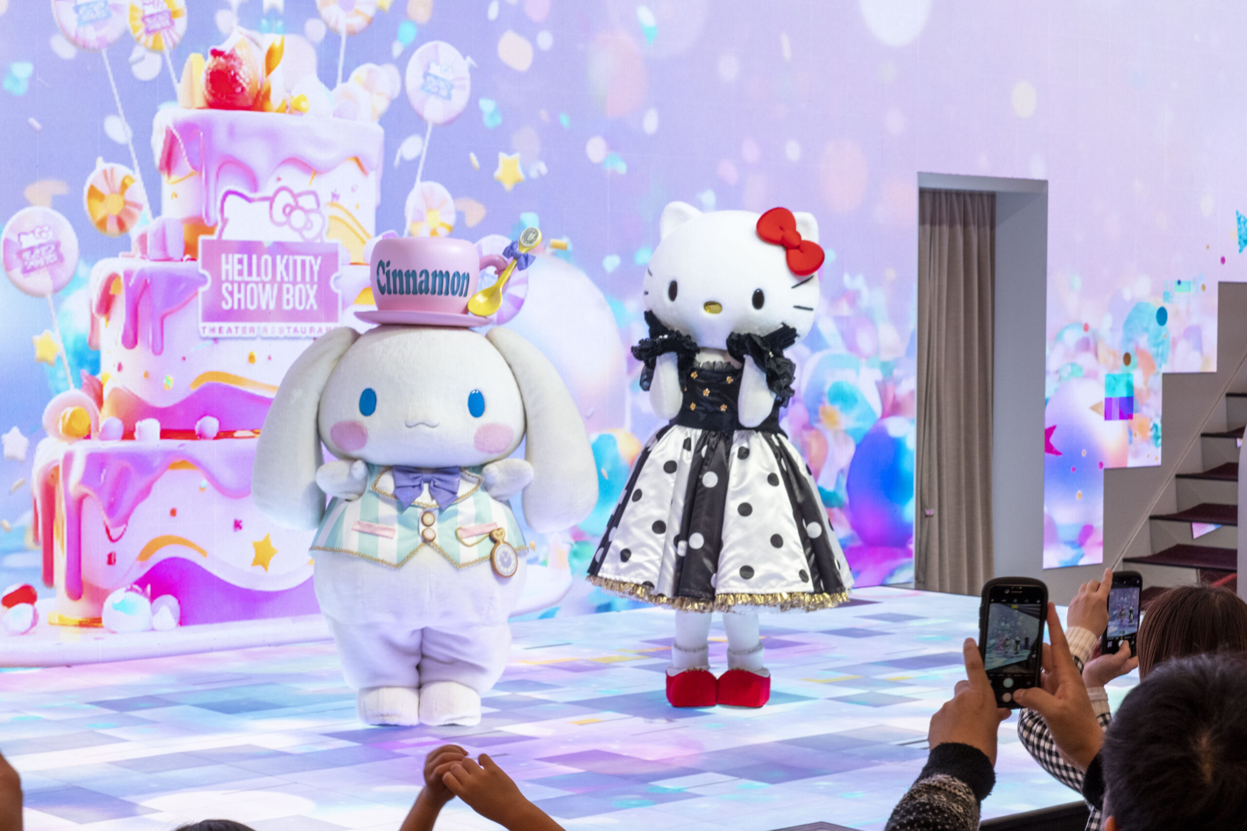 ハギレ キティちゃん （ハローキティ ハイビスカス キルト 生地  