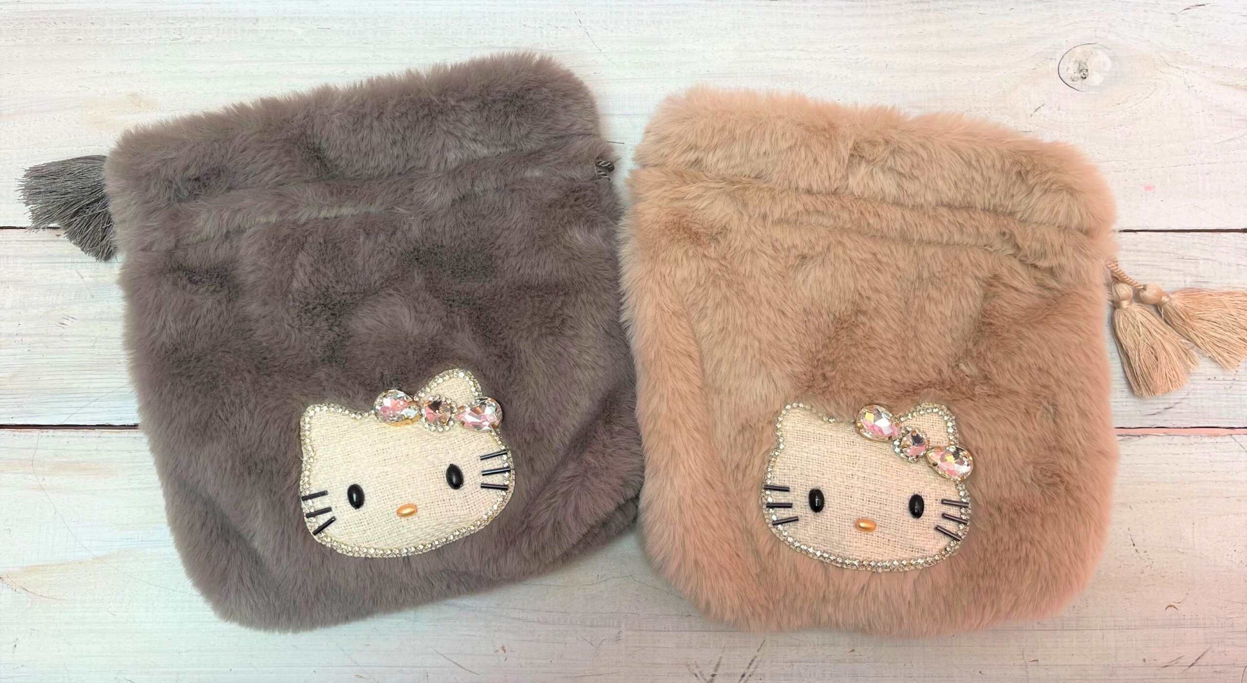 淡路島】MAYGLOBE×HELLO KITTY ファーポシェットが新登場♪寒い季節の 