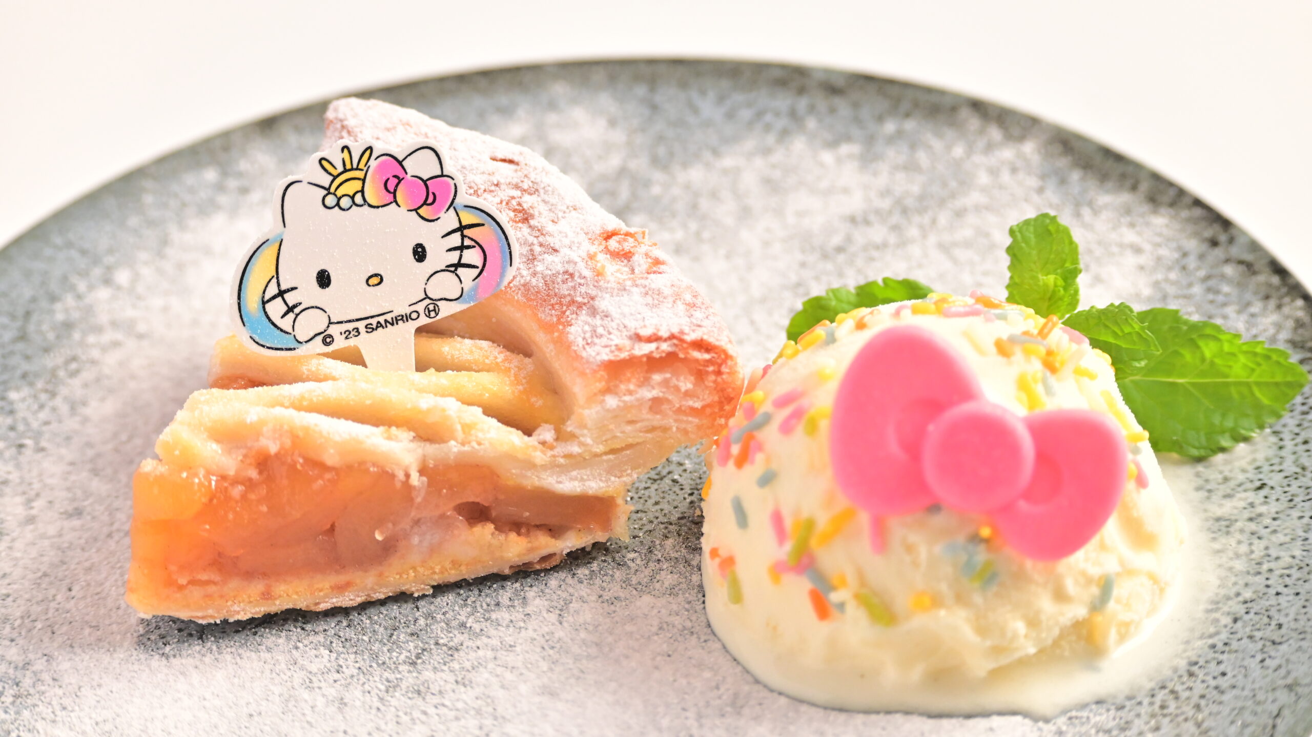 ハローキティ レストラン限定 ウェイトレス キティ ゴールドバージョン